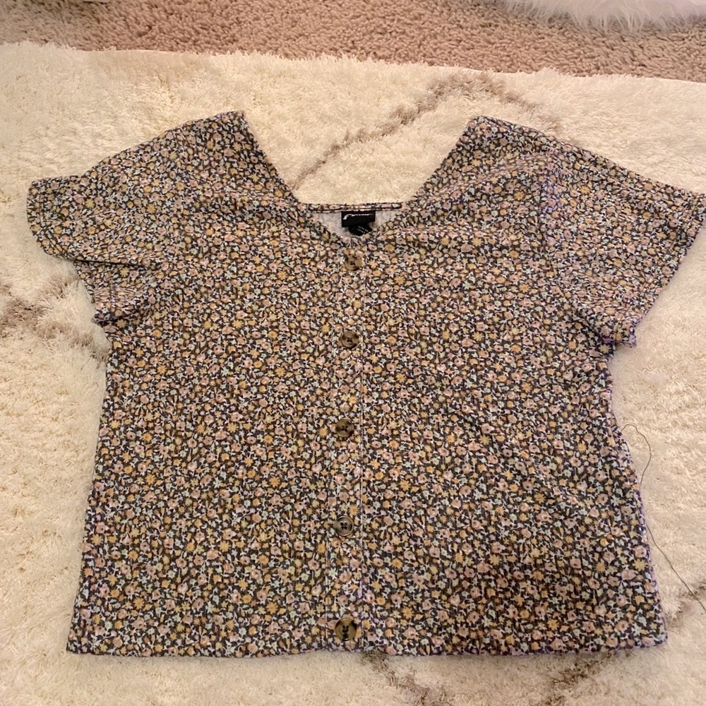 floral button down top